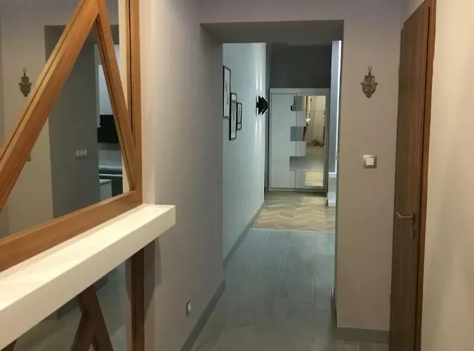 Modern 2 Bedroom With Free Airport Transfer *