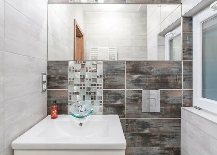 Modern 2 Bedroom With Free Airport Transfer Budapest