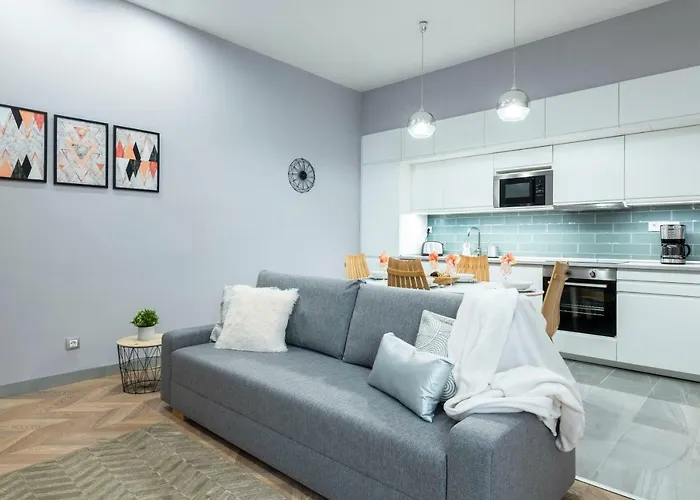 Modern 2 Bedroom With Free Airport Transfer *