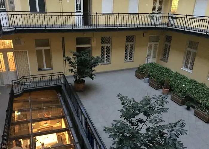 Modern 2 Bedroom With Free Airport Transfer Budapest