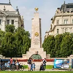 Modern 2 Bedroom With Free Airport Transfer * Budapest