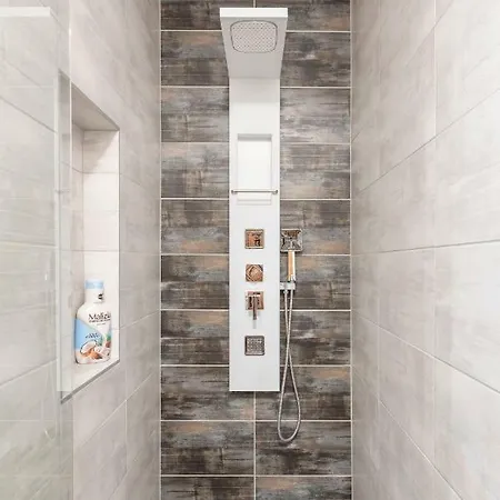 Modern 2 Bedroom With Free Airport Transfer Apartament Budapeszt