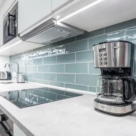 Apartament Modern 2 Bedroom With Free Airport Transfer *