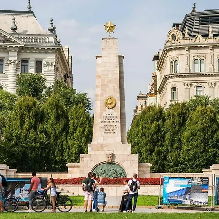 Modern 2 Bedroom With Free Airport Transfer * Budapeszt