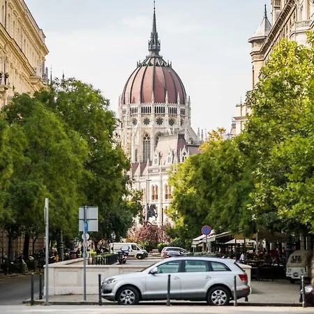 Modern 2 Bedroom With Free Airport Transfer Budapeszt