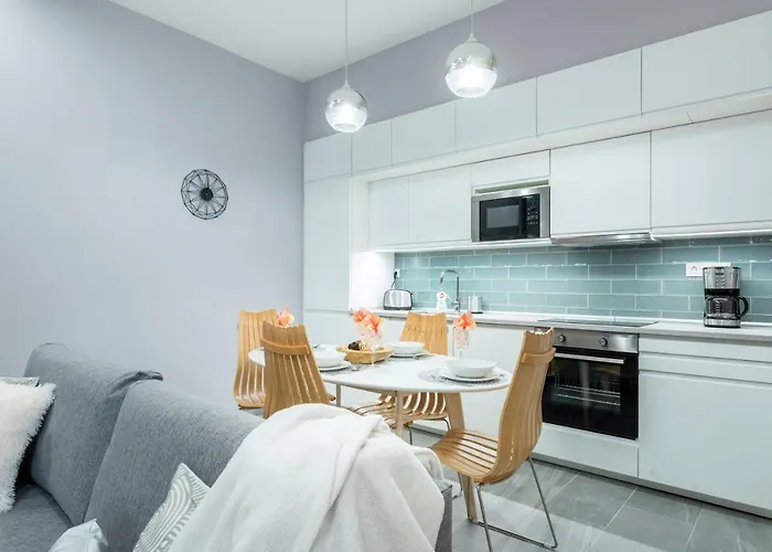 Modern 2 Bedroom With Free Airport Transfer * Budapest