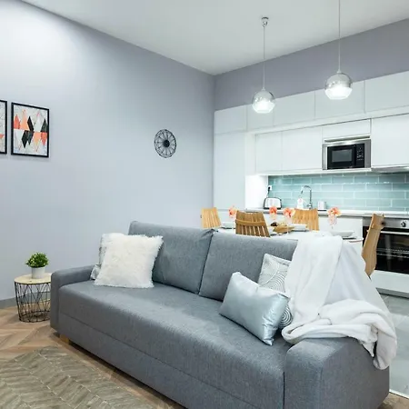 Modern 2 Bedroom With Free Airport Transfer *