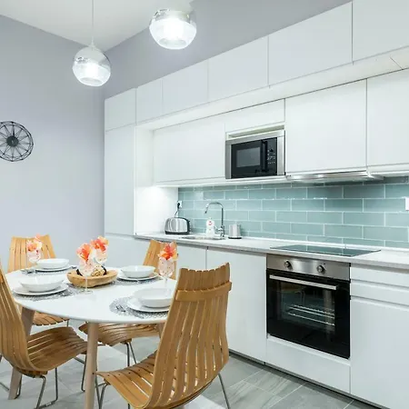 Modern 2 Bedroom With Free Airport Transfer Apartment Budapest