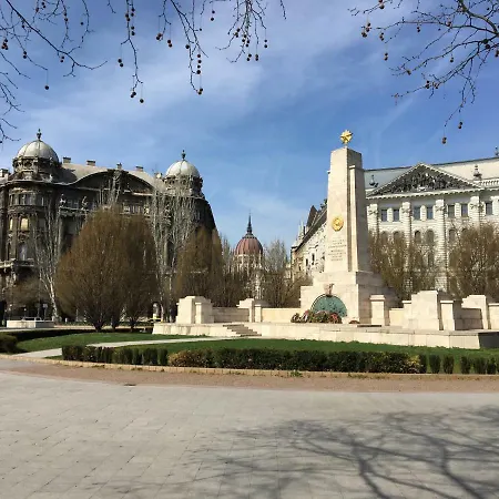 Modern 2 Bedroom With Free Airport Transfer Apartment Budapest